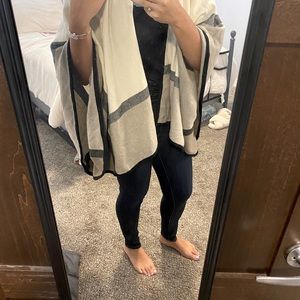 Cape/sweater